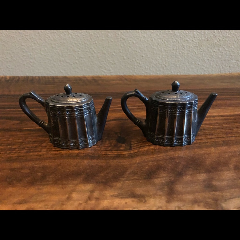 Godinger Teapot Salt and Pepper Shakers!!